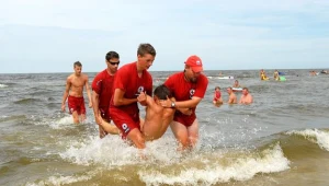Pokazowa akcja ratowania w morzu mężczyzny, fot. A. Zbraniecki