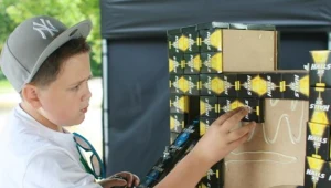 Rybacki kuter cumuje na molo w Sopocie