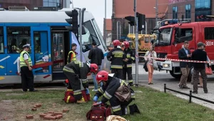 We Wrocławiu na pl. Dominikańskim zderzyły się 4 bm. tramwaje linii 10 i 33 plus /fot.