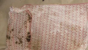 Jeden z przedmiotów znalezionych przy ciele dziecka (KWP Białystok)


