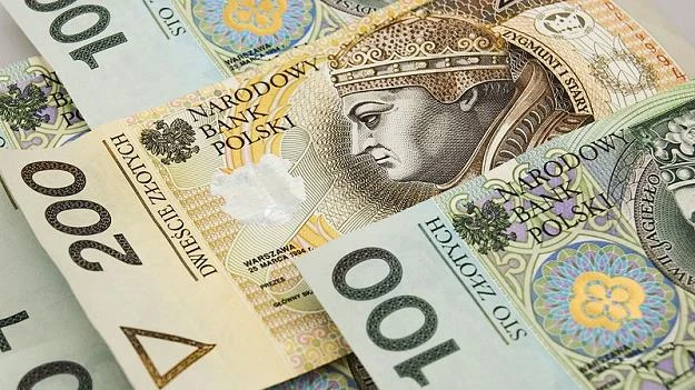 Mężczyzna znalazł na chodniku 14 tysięcy złotych. Mężczyzna znalazł na chodniku 14 tysięcy złotych.