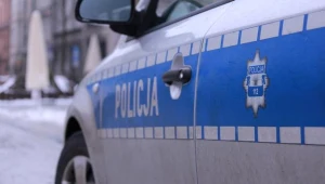 Policja szuka osób, które zamurowały wejście do spółki

Czytaj więcej na http://www.rmf24.pl/fakty/p