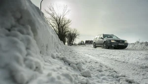 Zaspy na poboczu drogi w miejscowości Zemborzyce /fot. Wojciech Pacewicz