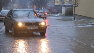Uwaga kierowcy, fatalne warunki na drogach