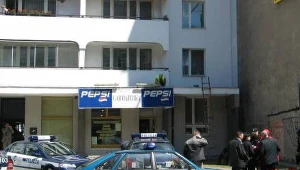 Pijana matka chciała wyrzucić dziecko przez okno