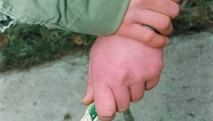 Gwałciciel nie żyje, skoczył z trzeciego piętra