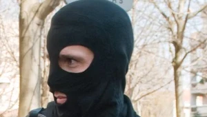 Obezwładnił napastnika, gdy ten zdjął z twarzy kominiarkę