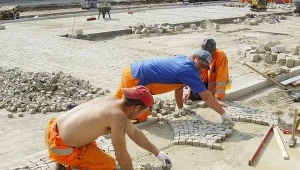 Nowo wybudowany chodnik został ukradziony.