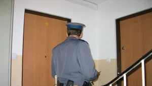 Policjant za swoją uprzejmość dostał po głowie