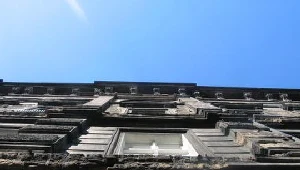 13-latek wypadł z okna na czwartym piętrze. Zmarł kilka godzin później w szpitalu