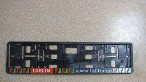 W takich ramkach kierowcy mogą zamocować tablice rejestracyjne