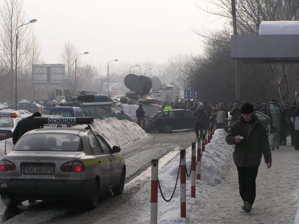 Byliśmy w Katowicach kilkanaście godzin po katastrofie hali targowej/ fot. INTERIA.PL Byliśmy w Katowicach kilkanaście godzin po katastrofie hali targowej/ fot. INTERIA.PL