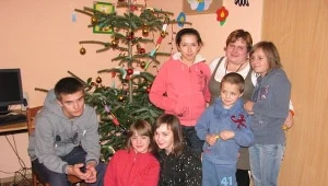 Są bombki, jest choinka, brakuje... rodziców.