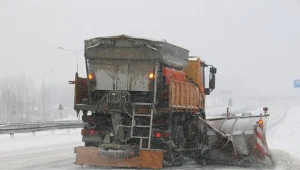 Podlaskie: Spadł śnieg - trudne warunki na drogach