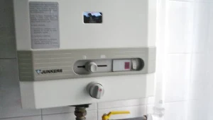 B. prezes spółdzielni odpowie za zatrucie lokatorki