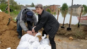 Trwa umacnianie wałów w Sandomierzu