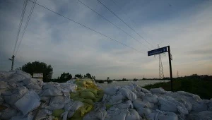 W okolicach Sandomierza trwa umacnianie wałów, fot. Jola Lipka