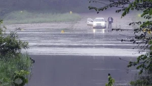 W woj. świętokrzyskim ze względu na powódź zamknięte dla ruchu są dwa odcinki dróg krajowych