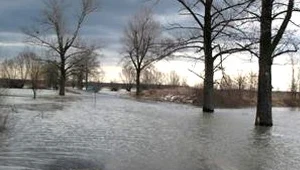 Druga fala powodziowa pogłębiła szkody na drogach, wyrządzone przez pierwszą falę w maju