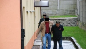 51-letni mieszkaniec Tarnowa podawał się za perkusistę zespołu "Dżem"/fot. KWP Gdańsk