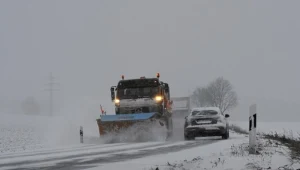 Jazdę utrudnia zajeżdżony śnieg