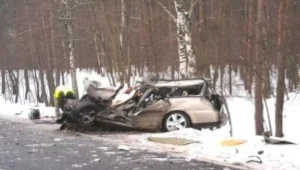 Tragiczne zderzenie auta z ciężarówką, są ofiary