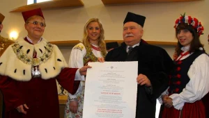 Lech Wałęsa odebrał tytuł doktora honoris causa Uniwersytetu Opolskiego / fot. Krzysztof Świderski