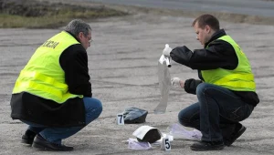 Policja zabazpiecza ślady po napadzie na bank we Fredropolu/fot. Darek Delmanowicz