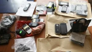 Starsza kobieta ukradła kilkadziesiąt telefonów