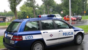 Ukrywał się za szafą...