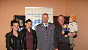 Policjant pomógł przez telefon uratować małe dziecko / materiały policji