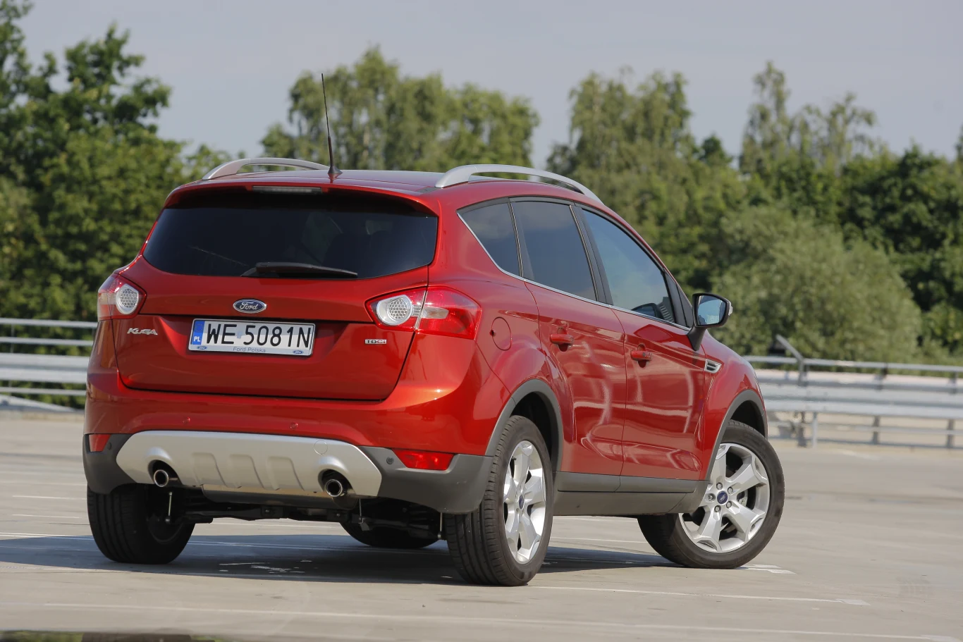 Ford Kuga był oferowany z napędem na przód lub na cztery koła (Haldex III).