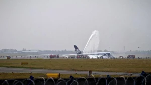 Awaryjne lądowanie boeinga w stolicy/fot. W. Radwański