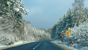 Mimo dużych opadów śniegu, drogi są przejezdne.