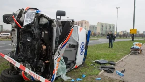 Samochód zderzył się z jadącą na sygnale karetką / fot. Grzegorz Michałowski