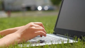 700 komputerów z dostępem do internetu mogą otrzymać ubogie rodziny i osoby niepełnosprawne