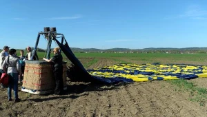 Wypadek jednej z załóg uczestniczących wzawodach / fot. Darek Delmanowicz