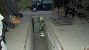 Nastolatek przetrzymywany był w specjalnej celi z okratowanym wejściem