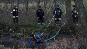 Poszukiwania w stawie przeciwpożarowym we wsi Hipolitowo, fot. Artur Reszko