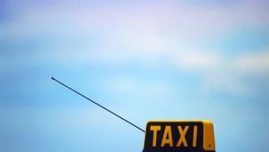 Napad na taksówkarza. Policja zatrzymała sprawców