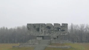 Szklane przesłony na terenie byłego obozu na Majdanku