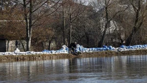 Mieszkańcy zmagają się z podtopieniami /fot. Artur Reszko