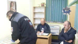 "Szeryf internetu" potrafił wzbudzać zaufanie starszych osób

Czytaj więcej na http://www.rmf24.pl/f