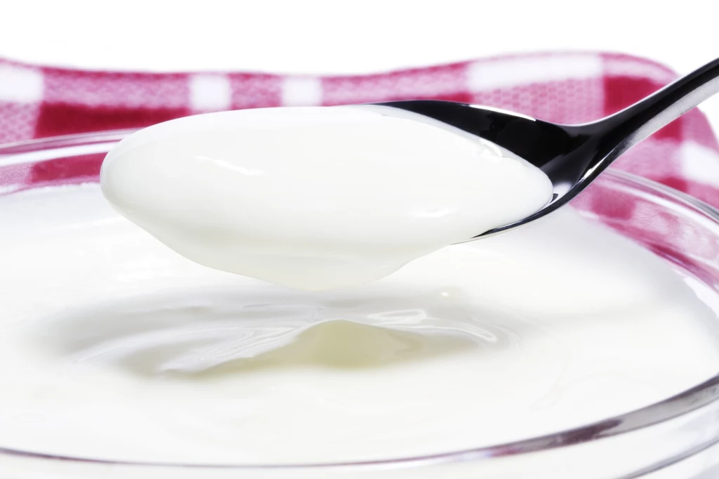 Jogurt grecki jest jednym z najbardziej oczywistych zamienników majonezu