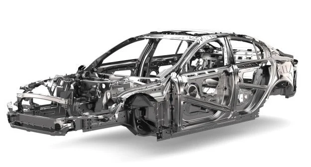 Nowa, aluminiowa platforma Jaguara. Nowa, aluminiowa platforma Jaguara.