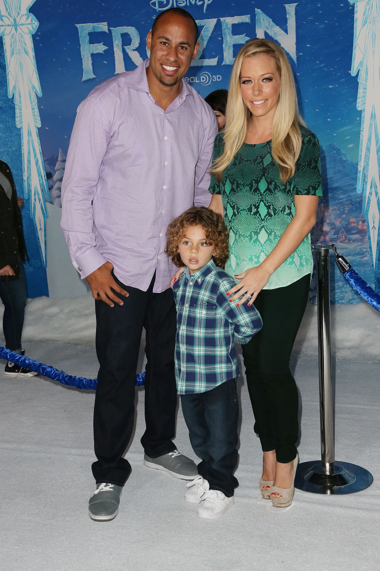 Kendra Wilkinson z mężem i synkiem Kendra Wilkinson z mężem i synkiem