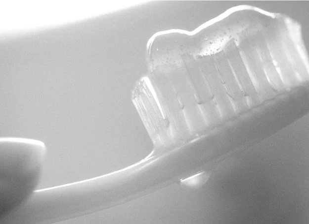 Historycy przyjmują, że pierwsza szczoteczka do zębów została wynaleziona w Chinach