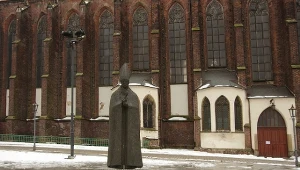 Pomnik kardynała Kominka we Wrocławiu