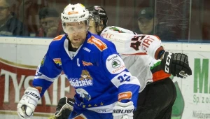 Na pierwszym planie Marcin Jaros (Aksam Unia Oświęcim)