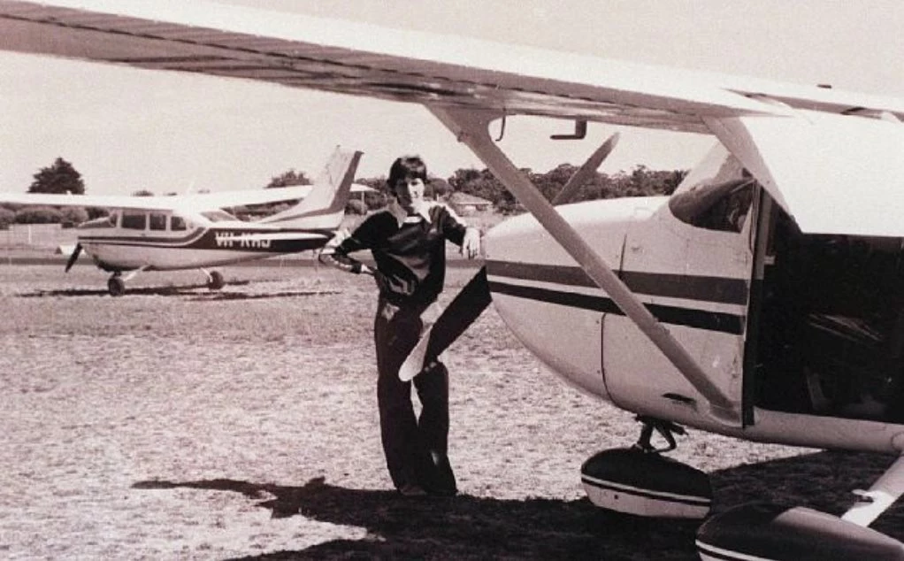  Frederick Valentich przy samolocie Cessna 182